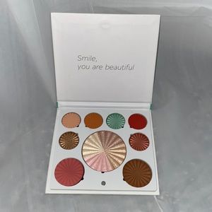 Brand new makeup pallete